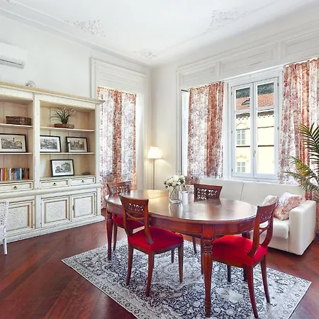 Three-room In Center * 科莫