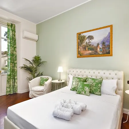 Three-room In Center 科莫