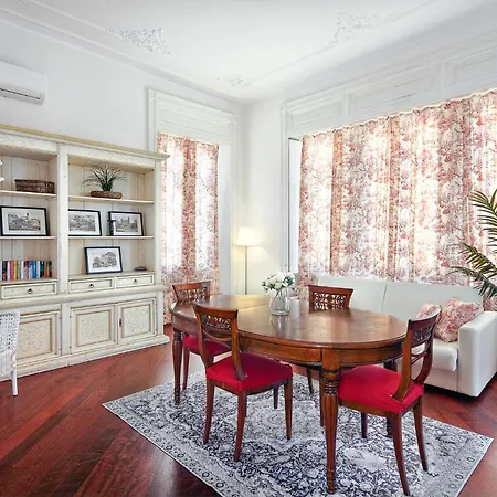 Three-room In Center * 科莫