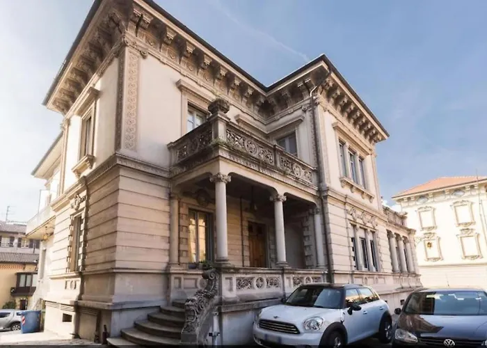 דירה Three-room In Center *