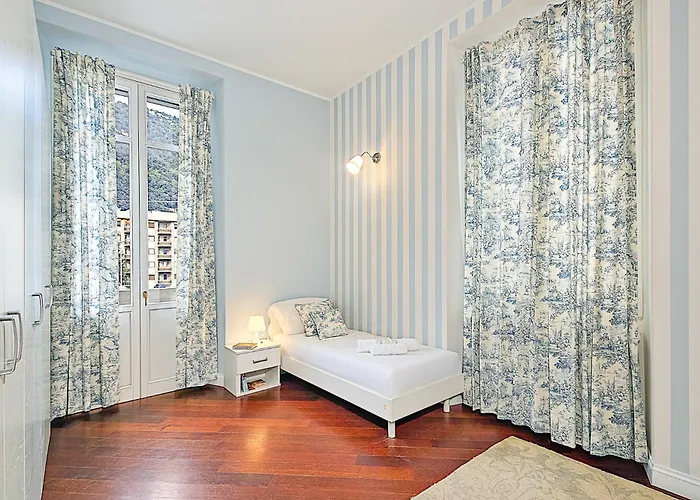 Three-room In Center דירה *